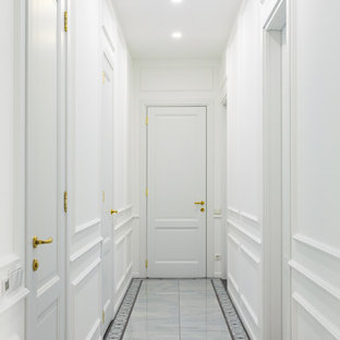 Новый формат декора квартиры: коридор в современном стиле с белыми стенами и белым полом