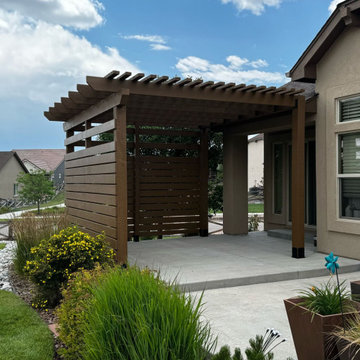 Cedar Pergola with Two Privacy Screens