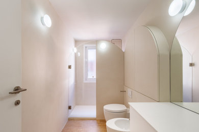 BAÑO ONE MIN MORE PLEASE