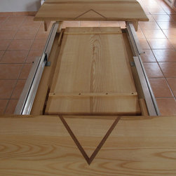Table de salle &agrave; manger en Fr&ecirc;ne - Dining Tables