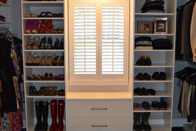 Inspiration for a transitional closet remodel in New York