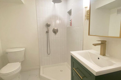 Example of a minimalist bathroom design in Denver