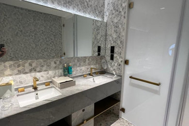 Bathroom - bathroom idea in San Francisco