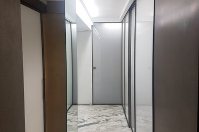 Minimalist hallway photo in New York