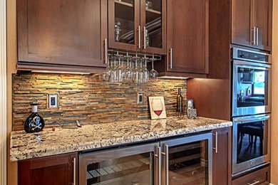 Inspiration for a timeless kitchen remodel in Las Vegas