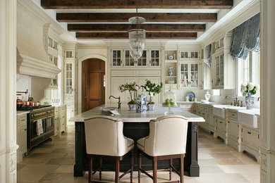 Example of a classic kitchen design in New York
