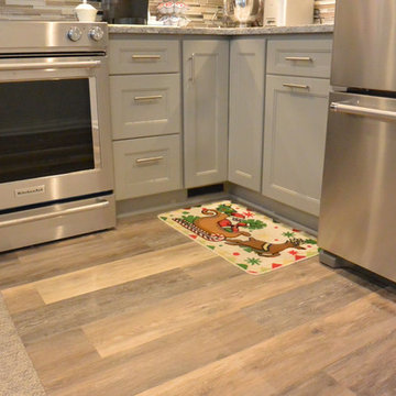 Compact Transitional Kitchen - Bowie, MD