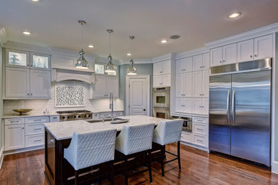 Beach style kitchen photo in Jacksonville