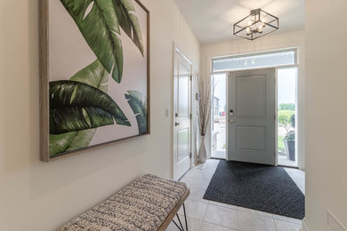 Entryway - modern entryway idea in Toronto