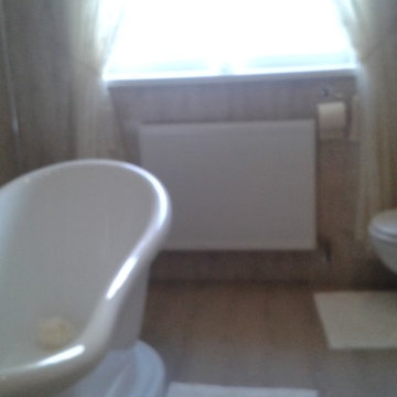 Bathroom, Hirwaun