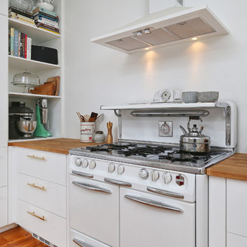 Graduate Hospital, Philadelphia: Retro Details in Sleek Modern Kitchen Addition