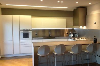 Immagine di una cucina minimal