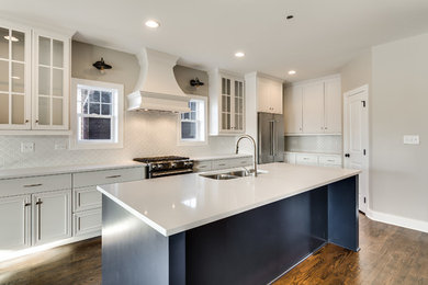 Example of a transitional kitchen design in Chicago