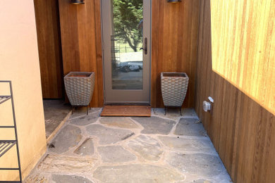 Example of a mountain style entryway design in Portland