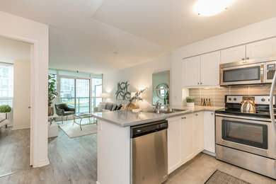 Example of a trendy kitchen design in Toronto