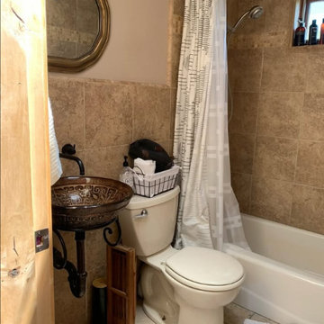 Upstairs Bathroom BEFORE