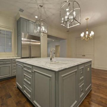 Large Beautiful Transitional Kitchen