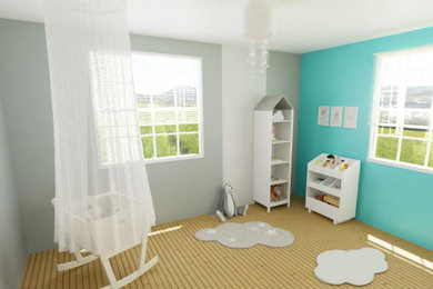他の地域にある低価格の小さな北欧スタイルのおしゃれな赤ちゃん部屋 (青い壁、淡色無垢フローリング、男の子用、茶色い床) の写真