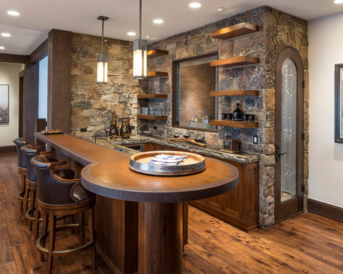 Rustikale Hausbar mit braunem Holzboden Ideen, Design & Bilder | Houzz