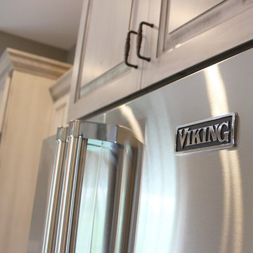Edgebrooke Homes- Viking Appliances in a Koch White Drift Kitchen.
