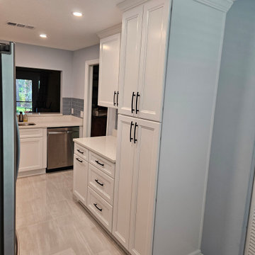 1980s Condo Kitchen Gets a Stunning Modern Makeover