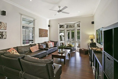 This is an example of a transitional living room in Brisbane.