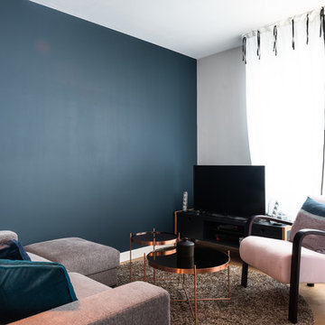 Une éclosion de couleurs pour ce salon et son entrée