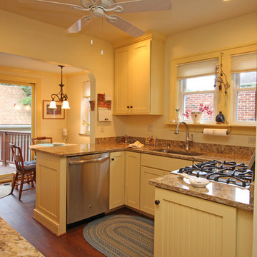 A Cheery Farmhouse Kitchen - Grosse Pointe Farms