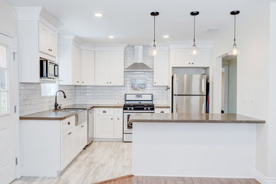 Kitchen photo in Los Angeles