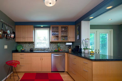 Inspiration for a contemporary kitchen remodel in Seattle