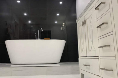 Minimalist bathroom photo in Toronto
