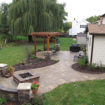Naperville, IL - Brussel, and Beacon Hill flagstone pavers in Bavarian Blend