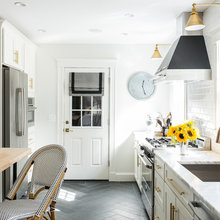 Kitchen faucets with stainless sinks