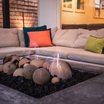 Contemporary Backyard Oasis