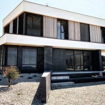 Construction d'une ville en bord de mer