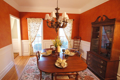 Dining room - traditional dining room idea in Charlotte