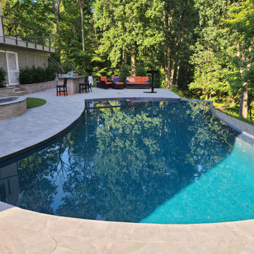 Champaign spillover spa w/ vanishing edge pool