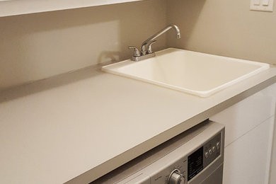 Example of a minimalist laundry room design in Toronto