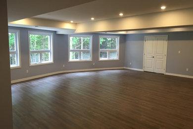 Basement - traditional basement idea in Toronto