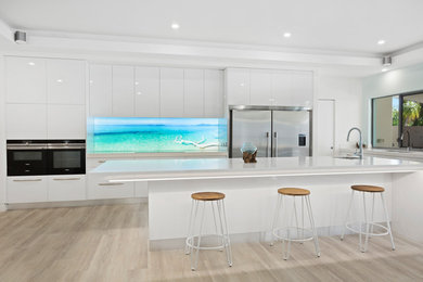 Photo of a contemporary kitchen in Darwin.