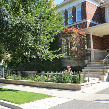 North Rosedale Frontyard of a Townhouse