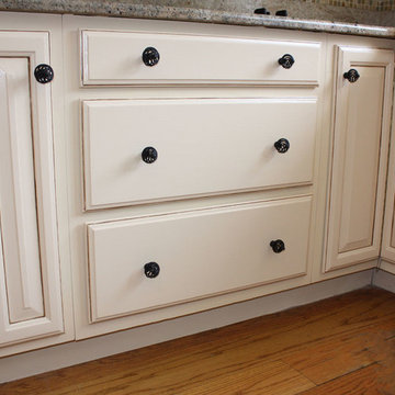 Glazed Oak Cabinets and Gel Stained Island