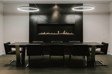 Example of a minimalist dining room design in New York