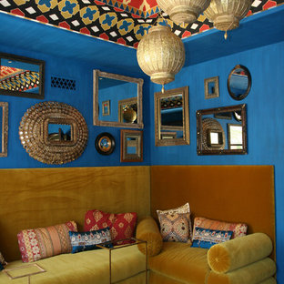 Foto de salón mediterráneo con paredes azules