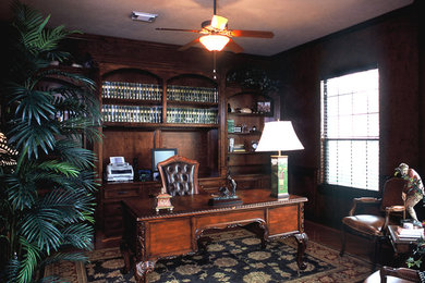 Elegant home office photo in Houston