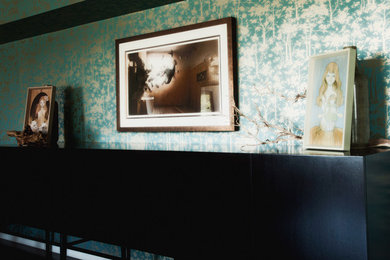 Inspiration for a modern home design remodel in Los Angeles