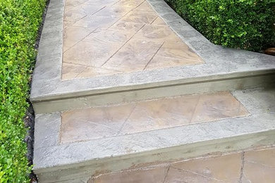 This is an example of a mid-sized traditional front yard concrete paver landscaping in Vancouver.