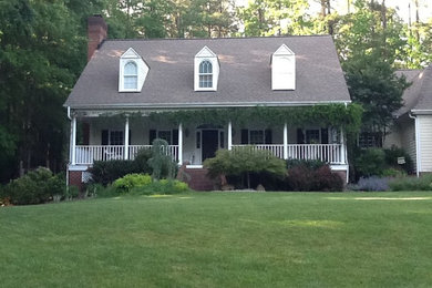 Example of a mid-sized classic white two-story vinyl exterior home design in Raleigh with a shingle roof