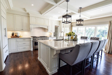 Inspiration for a timeless kitchen remodel in Toronto