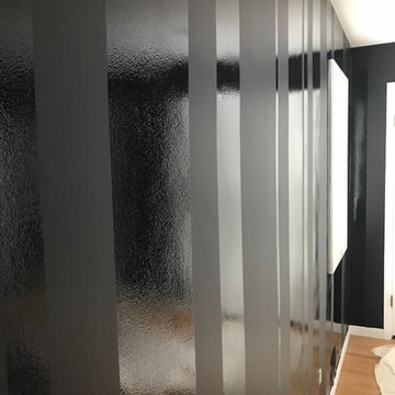 Black walls with high gloss stripes!